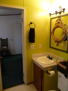 Middle bathroom Middle bathroom